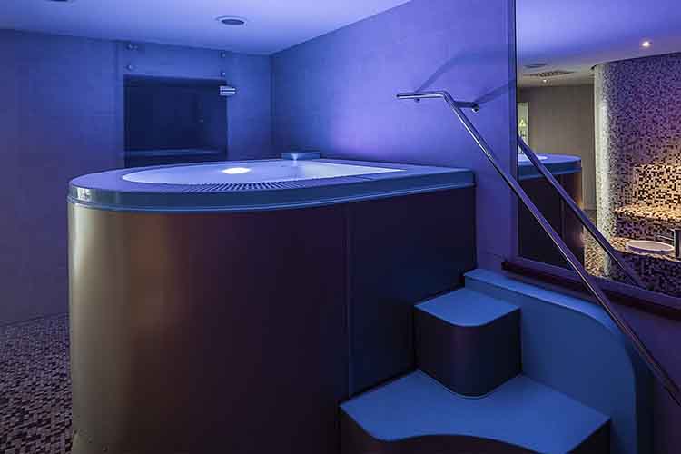 Купель с ледяной водой в Robinson Club — температура 2–5°C, закаливание, бодрость и эмоциональный подъём